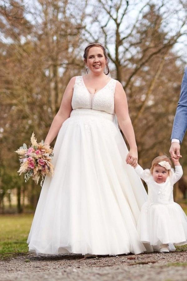 plus size ivory lace dress A-Line Wedding V Neck Floral Wide Strap Crystal Belt Tulle Size:S/4-6 Yvette Lace A-Line Midi solid gold the Givonna plus