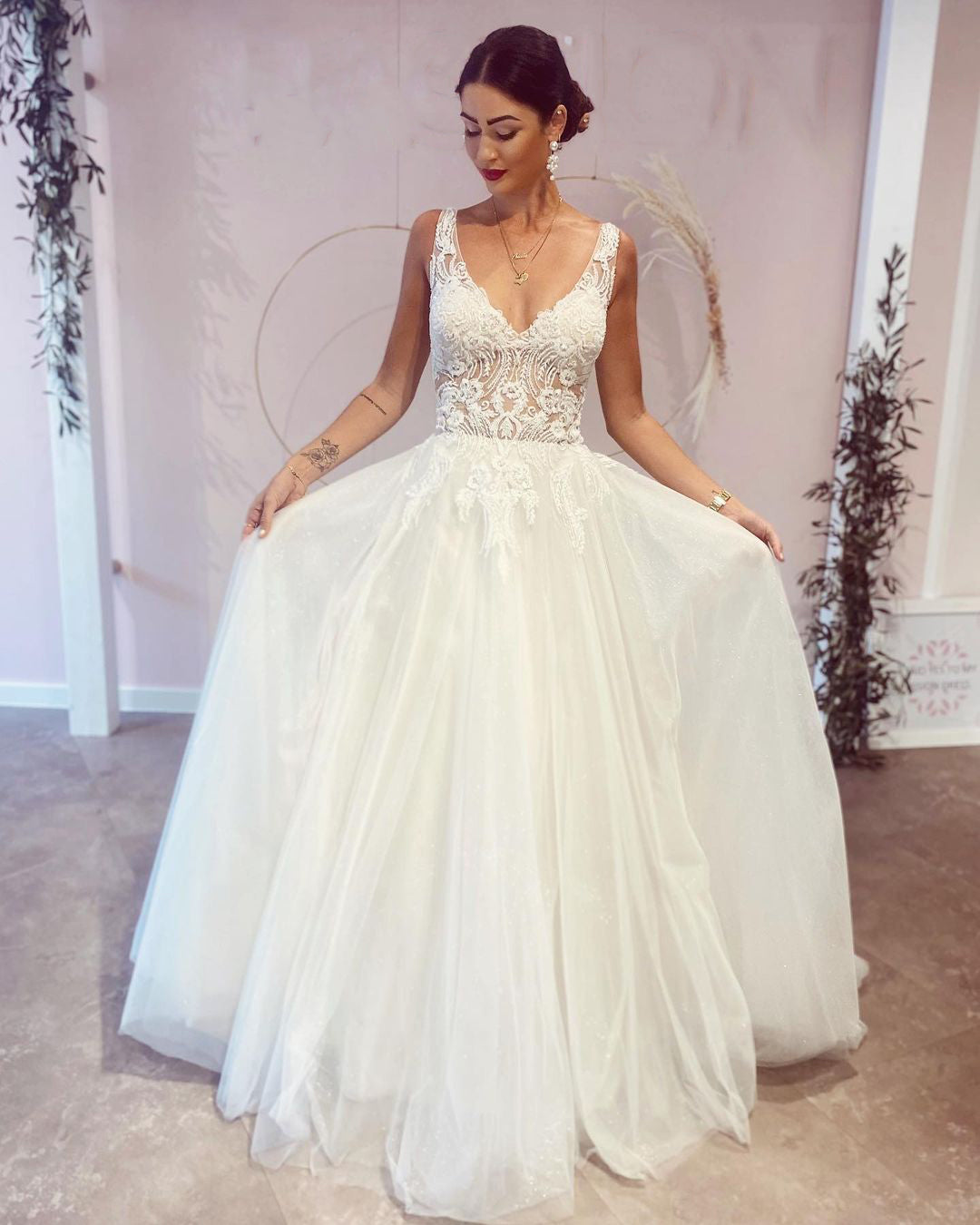 meghan markle backless dress Low V-Neck Backless Tulle A-Line Appliques Wedding Dress White / Custom Size main image 0