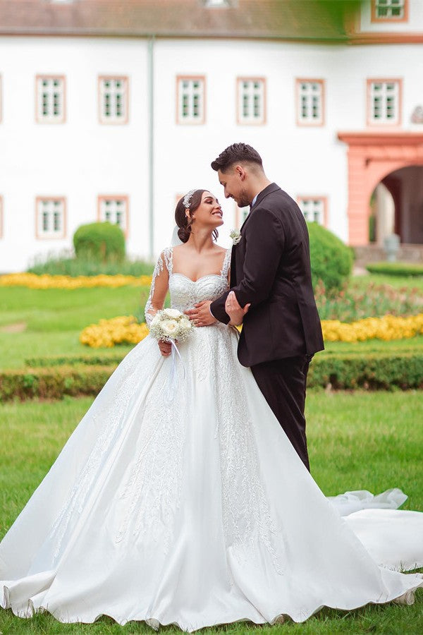 Fashion Garden A-line Sweetheart Long Sleeves Chapel Train Satin Weddi