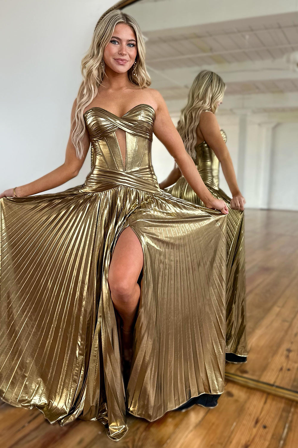 Golden Sweetheart A-Line Metallic Pleated Long Corset Prom Dress with Slit Golden Sweetheart A-Line Metallic Pleated Long Corset Prom Dress with Slit