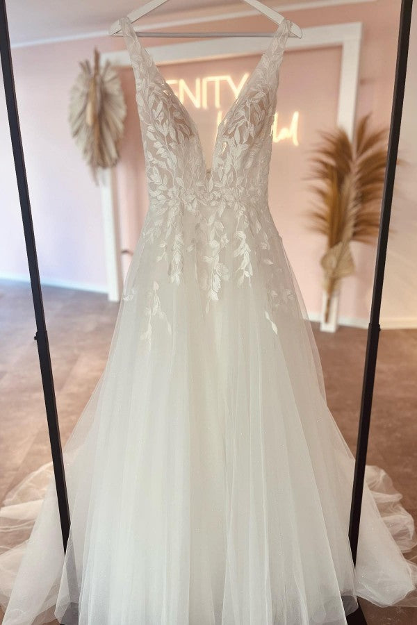 Long Beach A-line V-neck Tulle Lace Backless Wedding Gown Long Beach A-line V-neck Tulle Lace Backless Wedding Gown