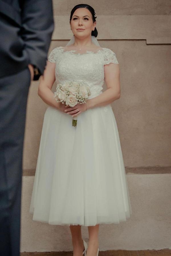 Short A-line Scoop Tulle Lace Wedding Dress with Cap Sleeves