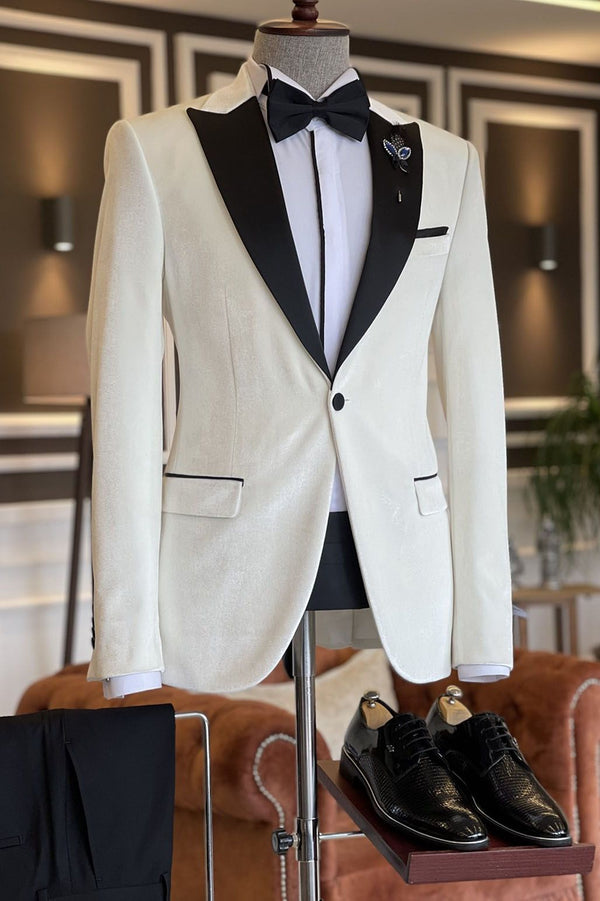 Koscy Fashionable Two-Piece White Reception Suit with Peaked Lapel