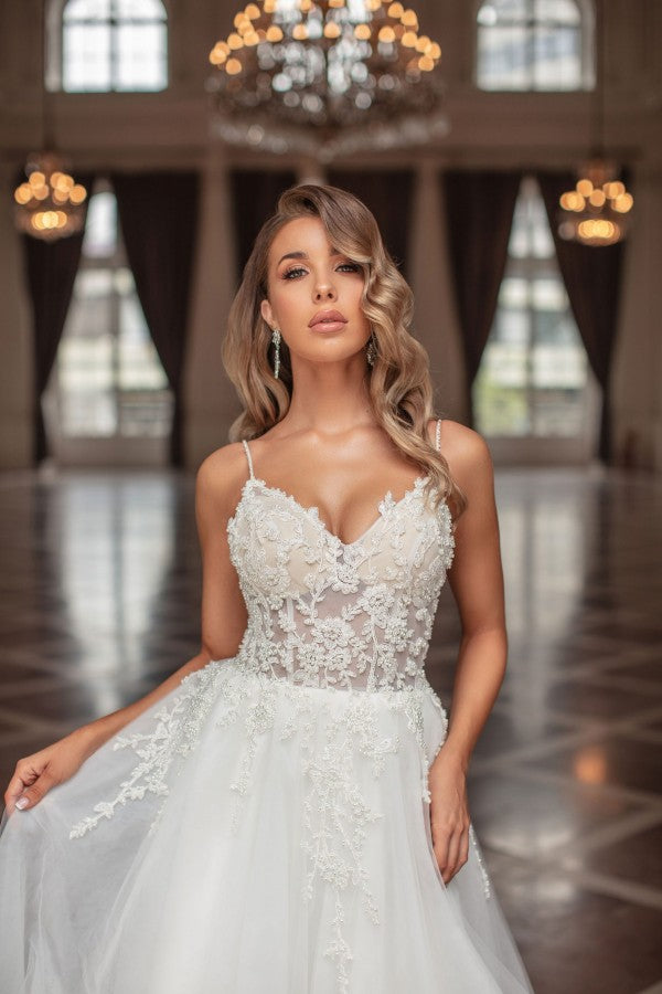 Bmbride Elegant A-line V-neck Tulle Lace Backless Wedding Gowns