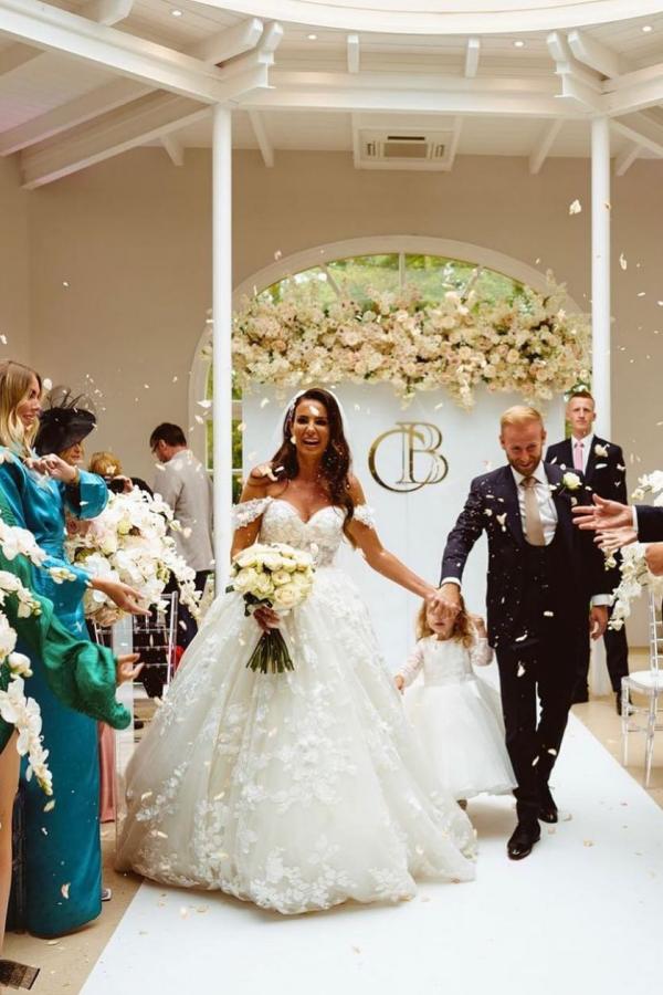 Bmbride Elegant White Off-Shoulder Lace Tulle Wedding Dress with Chapel Train