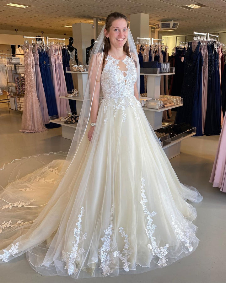 Bmbride Bateau Appliques Lace Floor-length Tulle Ruffles Backless A-Line Wedding Dress