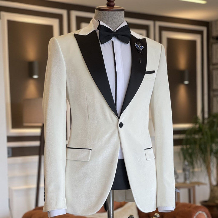 Koscy Fashionable Two-Piece White Reception Suit with Peaked Lapel
