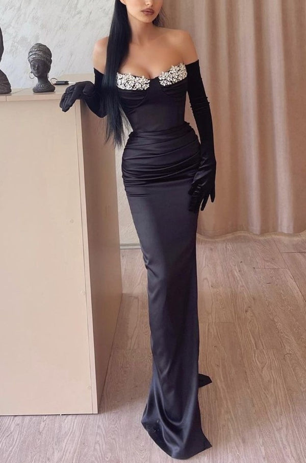 Long Mermaid Black Prom Dress With Gloves Featuring Appliques in Satin