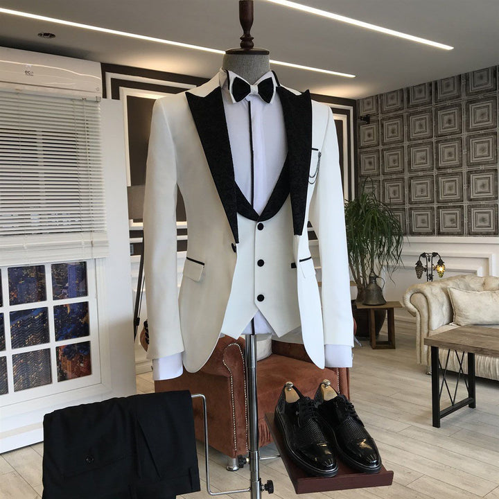 Koscy Fashionable White Three-Piece Party Evening Suit with Black Peaked Lapel