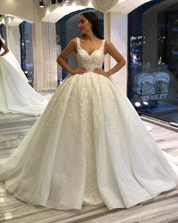 Bmbride Elegant Sweetheart Spaghetti Straps Backless Appliques Lace Sequins Ball Gown Wedding Dress