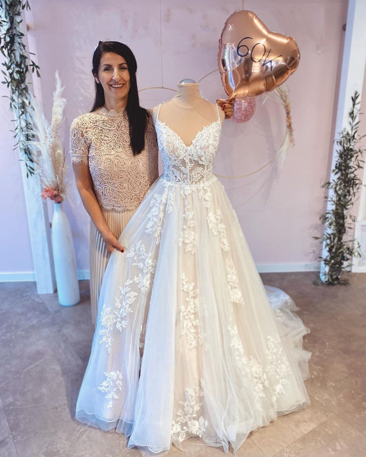 Bmbride Vintage Wedding Dress with Spaghetti Straps Appliques Lace A-Line Floor-length Train