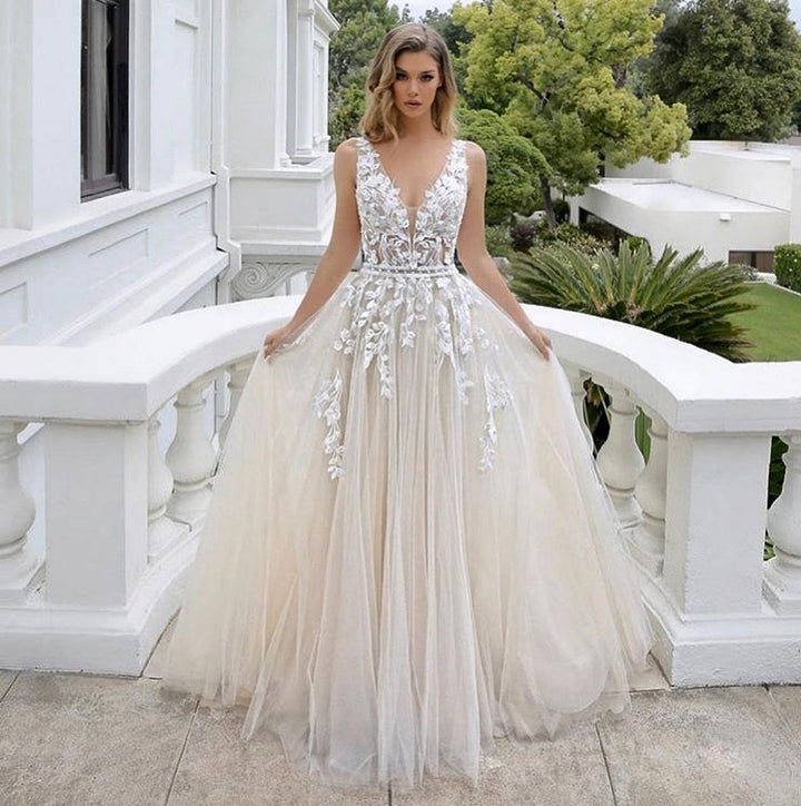 Bmbride Luxurious Long A-line V-neck Tulle Sleeveless Backless Wedding Dress with Lace