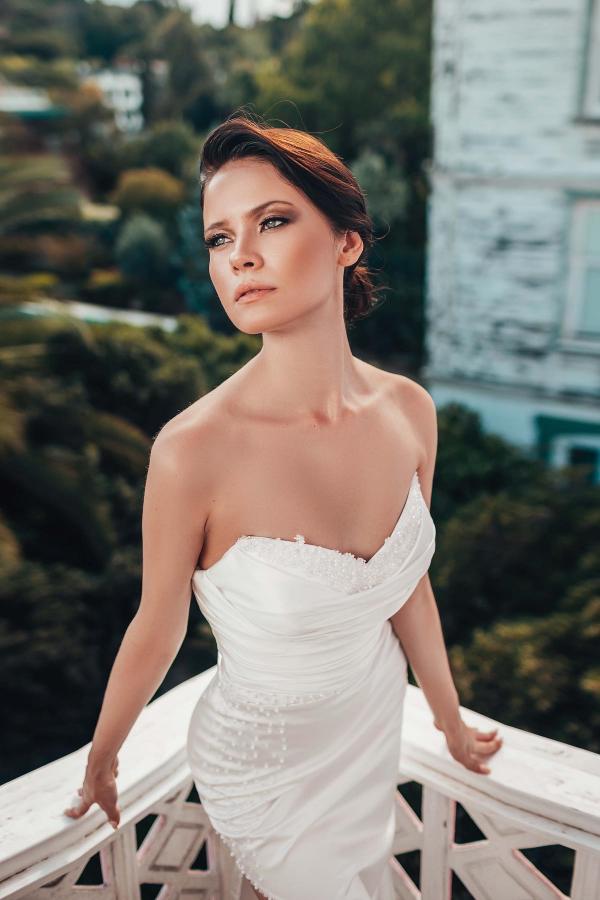 Bmbride Mermaid Sweetheart Ruched Satin Wedding Dress with Side Split and Sweep Train