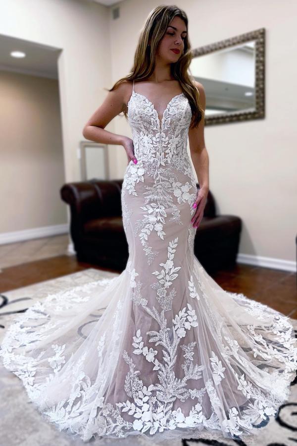Bmbride Spaghetti Strap Chapel Train Sleeveless Backless Lace Wedding Dress with Appliques
