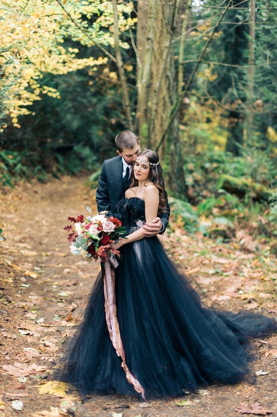 Bmbride Long A-line Princess Strapless Black Wedding Dress with Appliques Lace