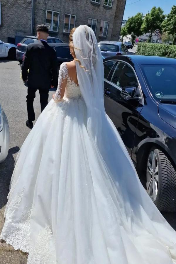 Bmbride White A-line V-neck Lace Wedding Dress with Long Sleeves