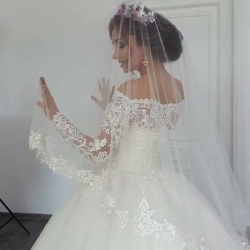 Bmbride Princess Wedding Dress with Off the Shoulder Appliques Lace and Beautiful Long Sleeves