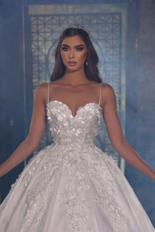 Bmbride Charming Long A-line Sweetheart Satin Lace Backless Wedding Dress with Train