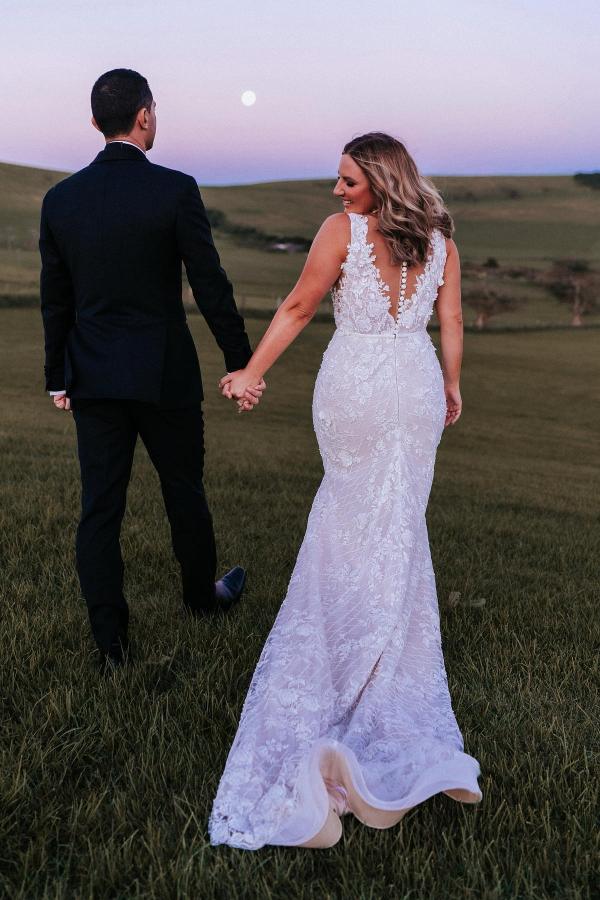Bmbride Long Mermaid V-Neck Sleeveless Floral Lace Backless Wedding Dress