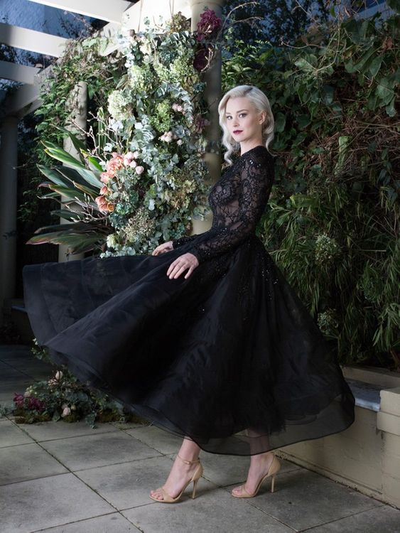 Bmbride Elegant Black Bateau Long Sleeve Appliques Lace Tea-length Wedding Dress