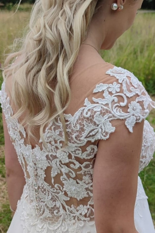 Bmbride Elegant A-line Chiffon Wedding Dress with Sleeveless Design and Appliques Lace