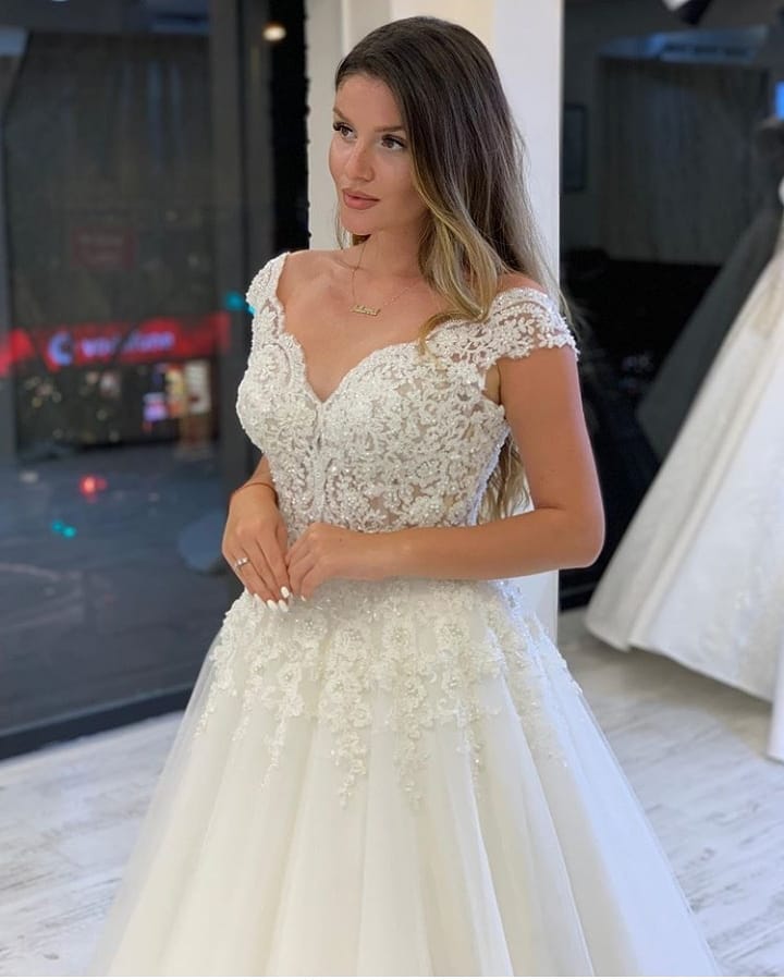 Bmbride Elegant V-neck Wide Straps Appliques Lace Pearl Tulle A-Line Bridal Gown
