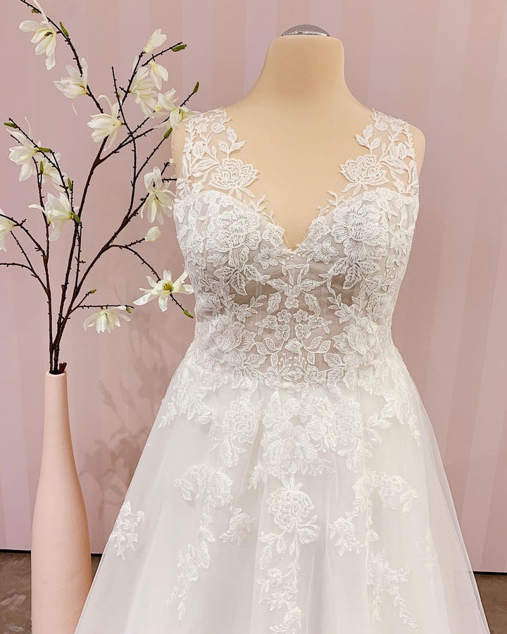 Bmbride A-Line Backless Floor-length Wedding Dress With Appliques Lace
