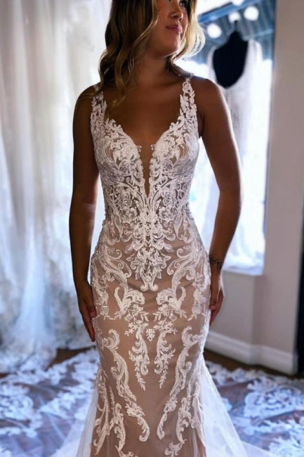 Gorgeous Long Mermaid V-neck Sleeveless Lace Backless Wedding Dress with Train