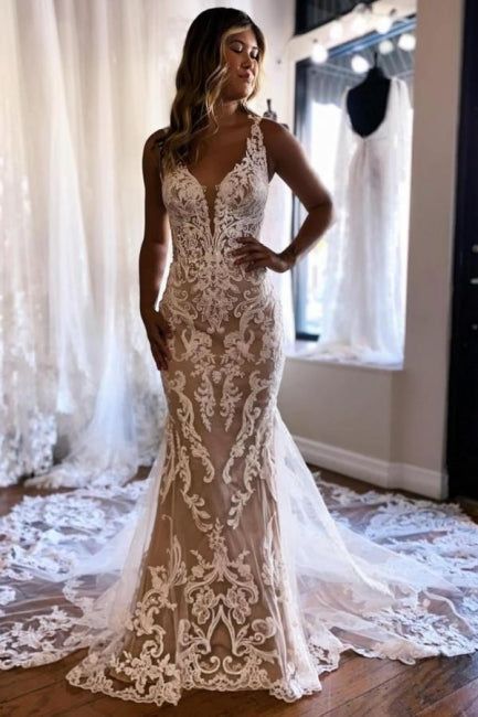 Gorgeous Long Mermaid V-neck Sleeveless Lace Backless Wedding Dress with Train