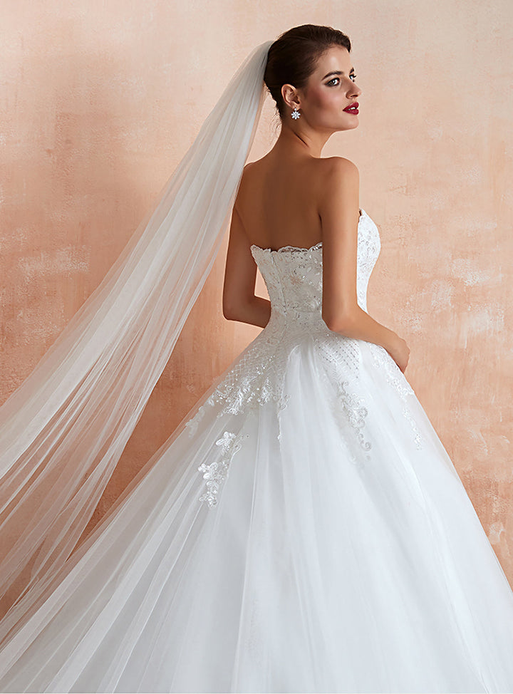 A-line Sweetheart Strapless Tulle Chapel Train Dress-koscy