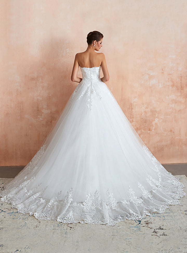 A-line Sweetheart Strapless Tulle Chapel Train Dress-koscy