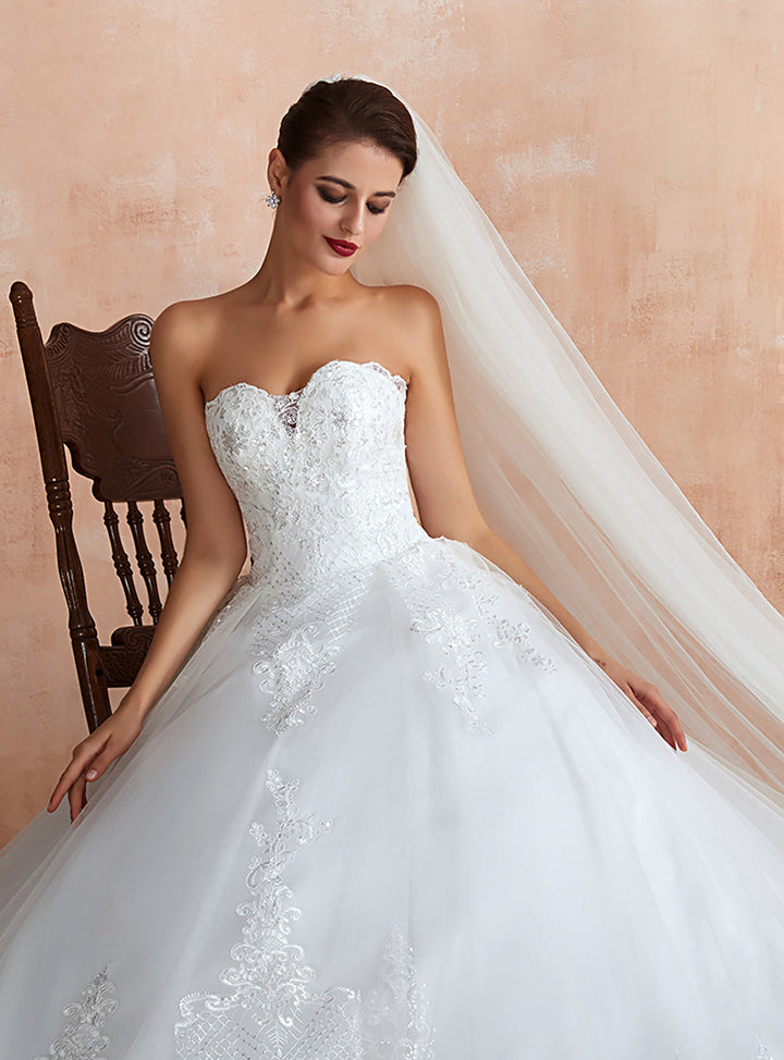 A-line Sweetheart Strapless Tulle Chapel Train Dress-koscy