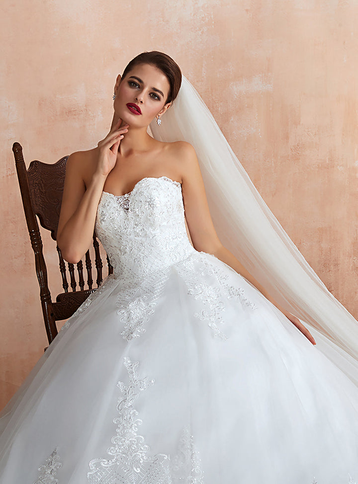 A-line Sweetheart Strapless Tulle Chapel Train Dress-koscy