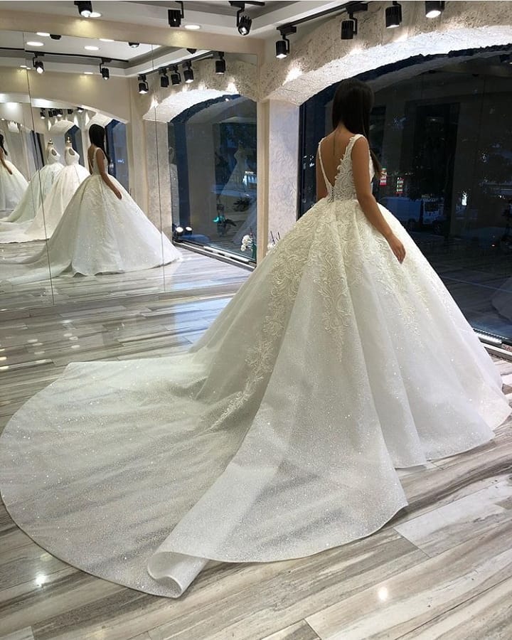 Bmbride Elegant Sweetheart Spaghetti Straps Backless Appliques Lace Sequins Ball Gown Wedding Dress