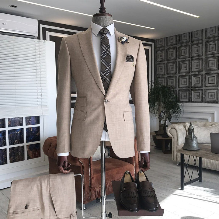Koscy New Pink Wedding Suit with Peaked Lapel for Men 2024