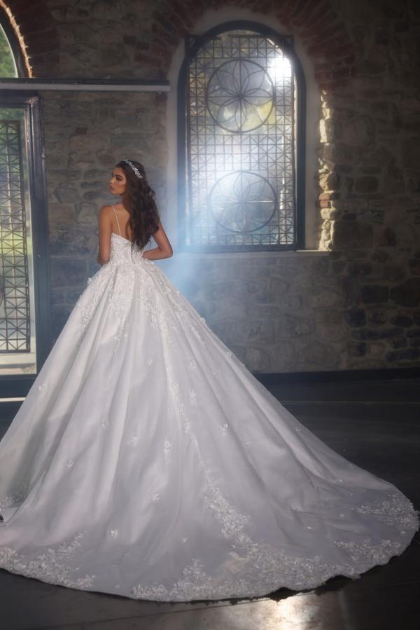 Bmbride Charming Long A-line Sweetheart Satin Lace Backless Wedding Dress with Train