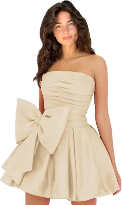 Amazing Sleeveless Pleats Short Homecoming Dresses with Bow Amazing Sleeveless Pleats Short Homecoming Dresses with Bow