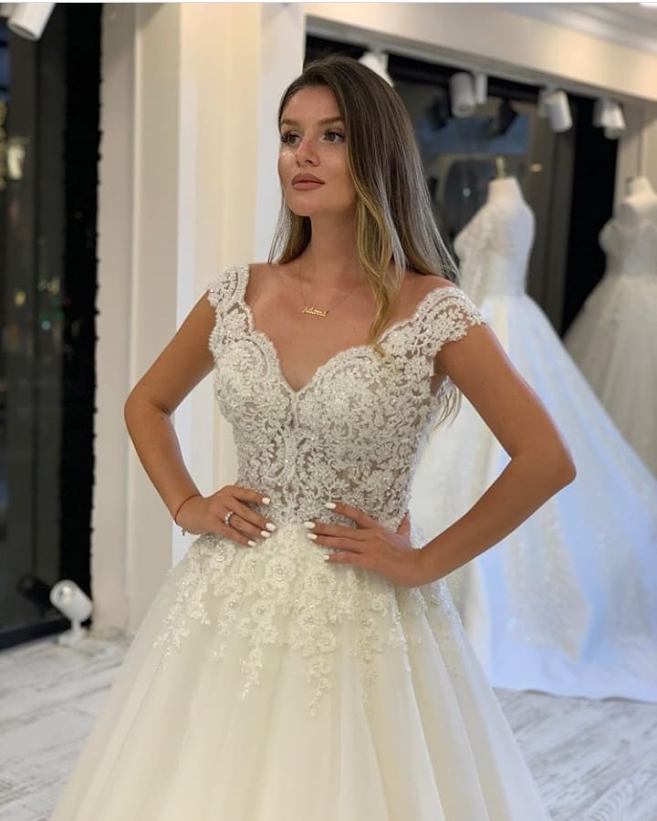 Bmbride Elegant V-neck Wide Straps Appliques Lace Pearl Tulle A-Line Bridal Gown
