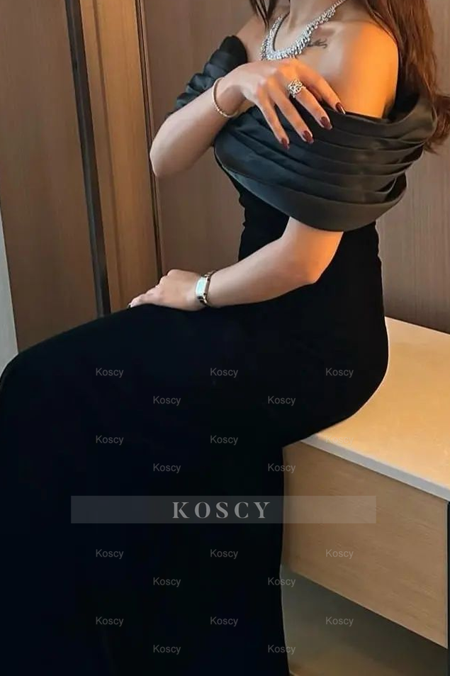 Black Off the Shoulder Sleeveless Strapless Long Formal Dress With Pleated Black Off the Shoulder Sleeveless Strapless Long Formal Dress With Pleated