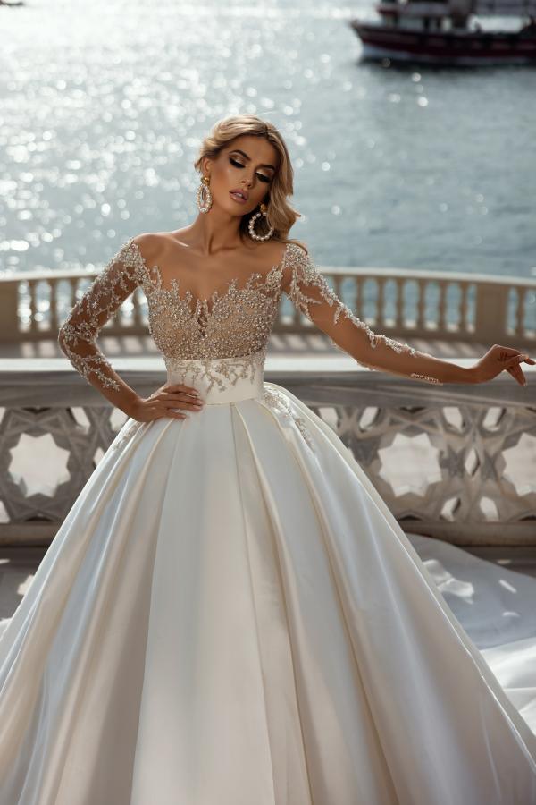Bmbride Sweetheart Long Sleeves Chapel Train Satin Ball Gown Wedding Dress with Pearls