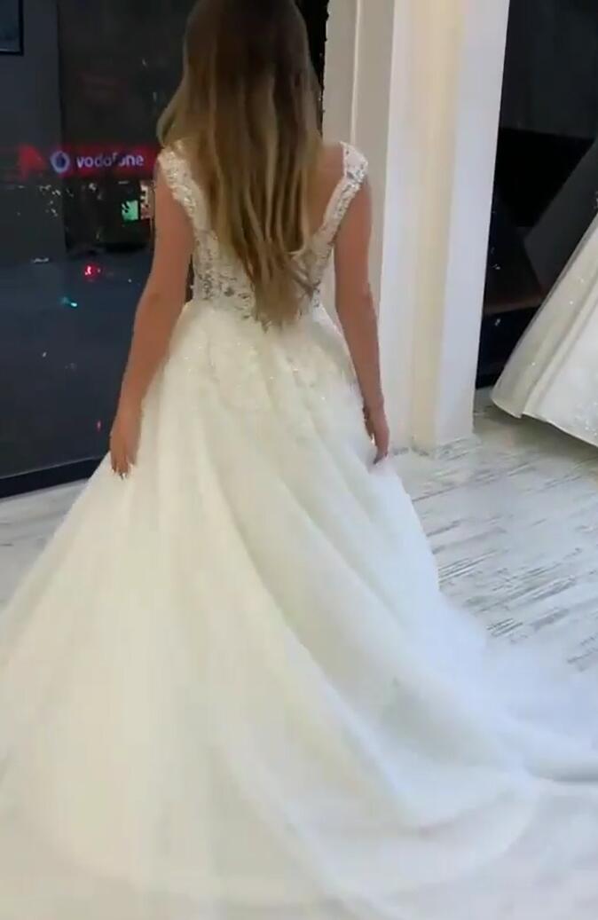 Bmbride Elegant V-neck Wide Straps Appliques Lace Pearl Tulle A-Line Bridal Gown