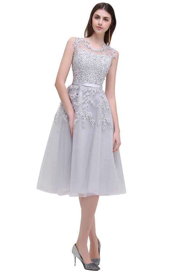 Robe de bal chic en tulle sans manches, longueur genou, avec appliques en dentelle