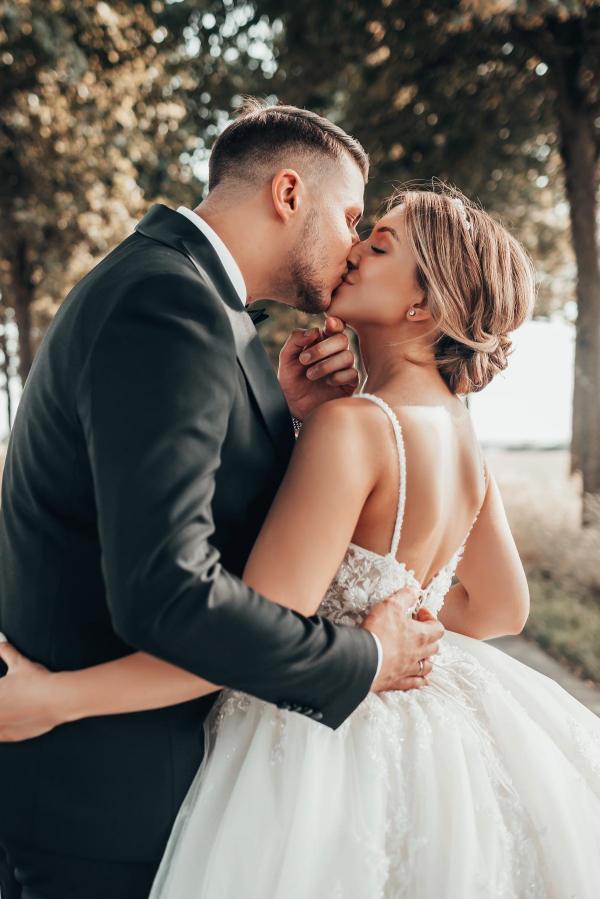 Bmbride Ball Gown Organza Wedding Dress with Spaghetti Straps and Open Back