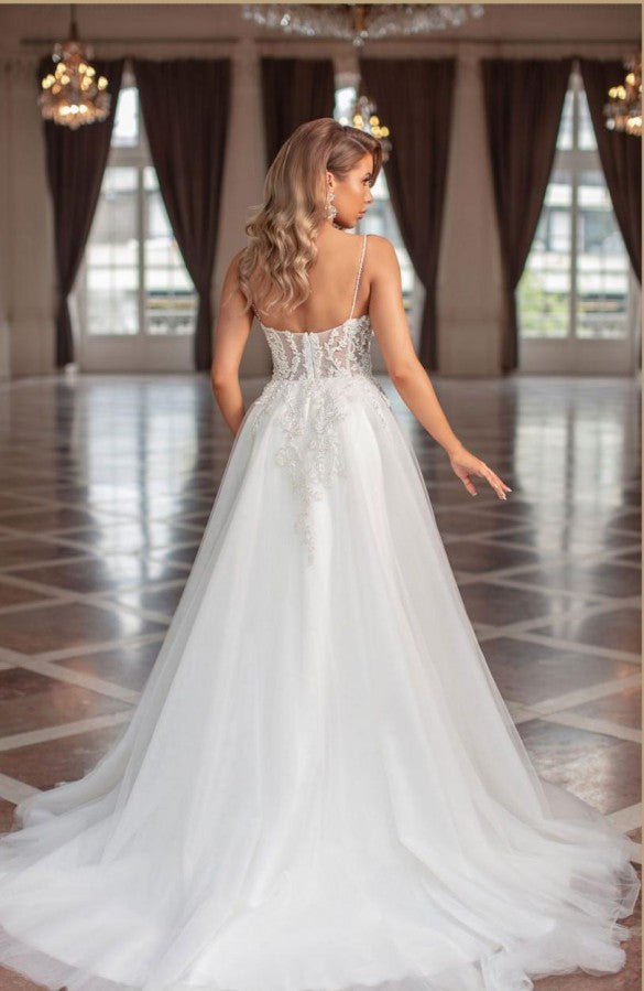 Bmbride Elegant A-line V-neck Tulle Lace Backless Wedding Gowns