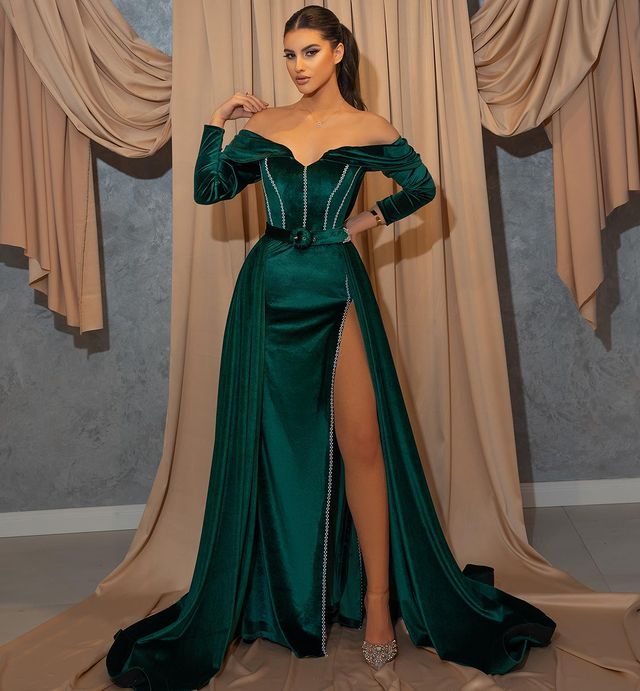 Dark Green Long Sleeves Front Split Mermaid Sweetheart Prom Dress With Belts



Dark Green Long Sleeves Front Split Mermaid Sweetheart Prom Dress With Belts