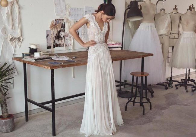 Princess A-Line Floor Length V-Neck Chiffon Wedding Dresses with Lace