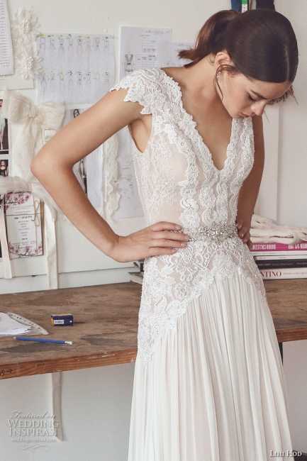 Princess A-Line Floor Length V-Neck Chiffon Wedding Dresses with Lace