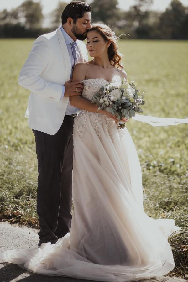 Off-the-Shoulder Tulle Beach Wedding Dress with Lace