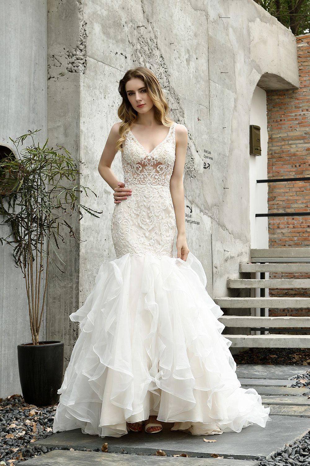 appliques mermaid wedding dress V-neck Appliques Mermaid Wedding Dress