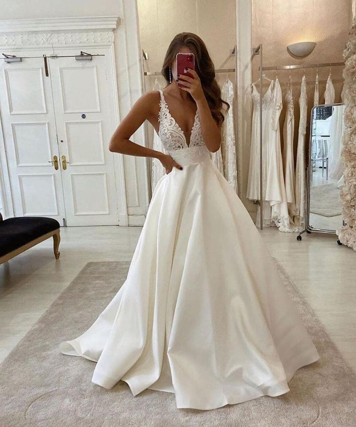 V-neck Spaghetti Straps A-Line Backless Wedding Dress With Pockets